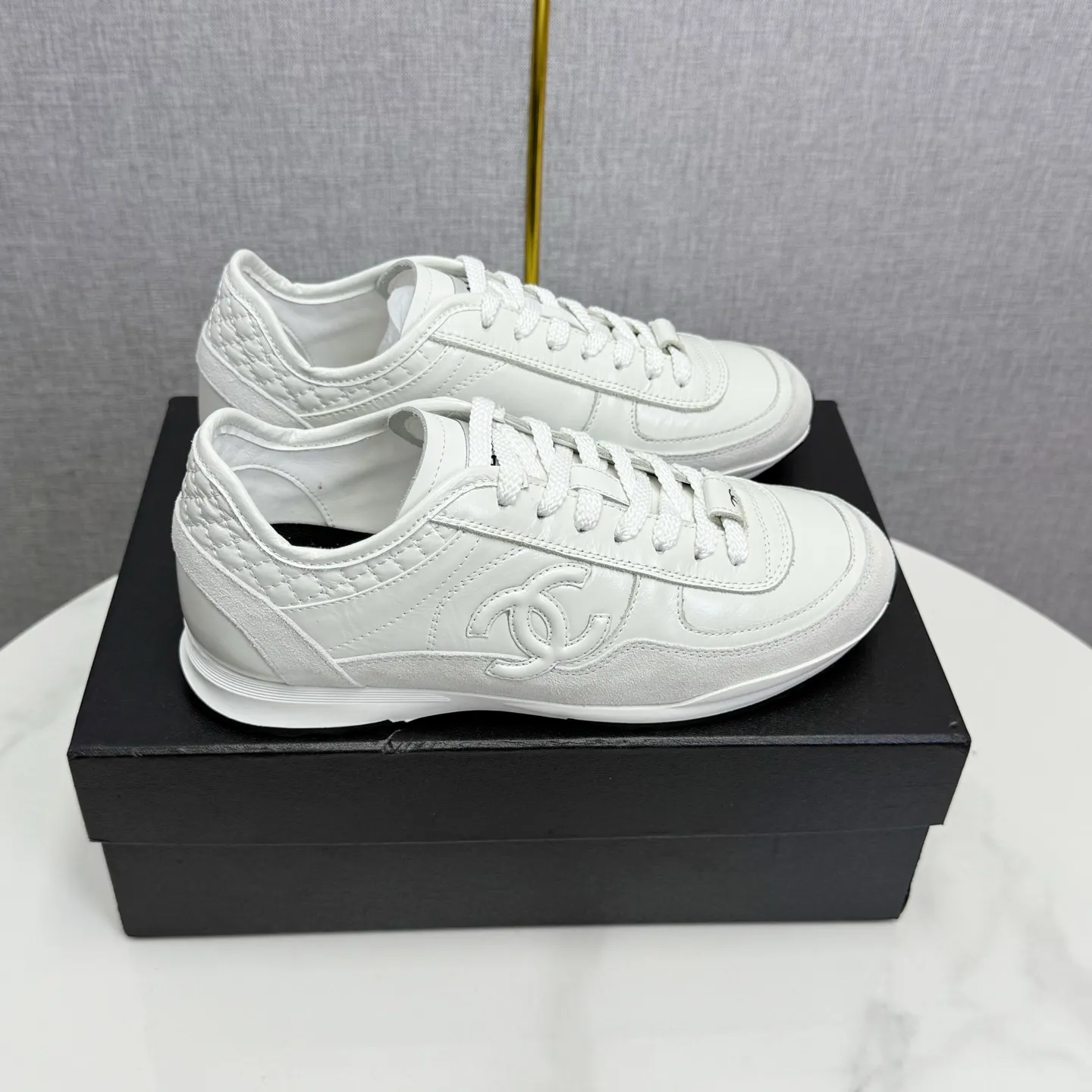 👟👟Ex-factory price 560👟👟Chanel Panda Shoes! 2025 counter's top casual sports shoes. This classic design; the upper is electro-embroidered with a variety of techniques; the outsole is fashionable and sporty; the unusual inclusion of a variety of color matching elements... The diversified mix and match is very good-looking and versatile, and can be used for leisure, fashion, sports, and outdoor... ꫛꫀꪝ Go➫ Materials: ❶Upper made of: original imported first-layer silk cowhide + original waterproof cloth + original first-layer cowhide ❷Inner lining: Original Yangli+wang ❸ Outsole based on: Original TPU combination outsole Counter boutique packaging complete set for women 35–41